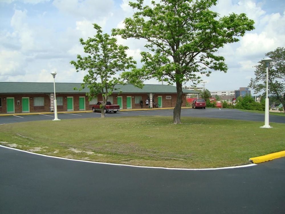 Town House Motel Tupelo Buitenkant foto