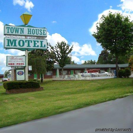 Town House Motel Tupelo Buitenkant foto